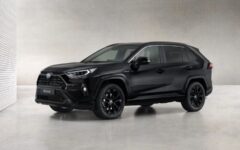 Toyota RAV4 (1900) Black (via Fine Destiny Car Rental)